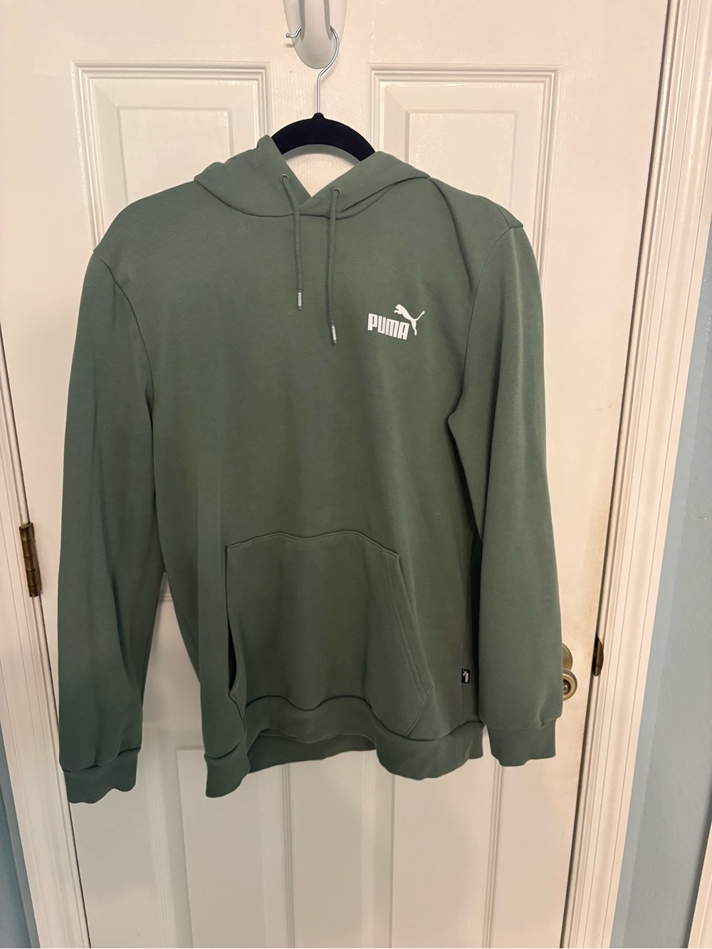 Puma Olive Green Pullover Hoodie Medium Athletic Sweatshirt Logo Pocket